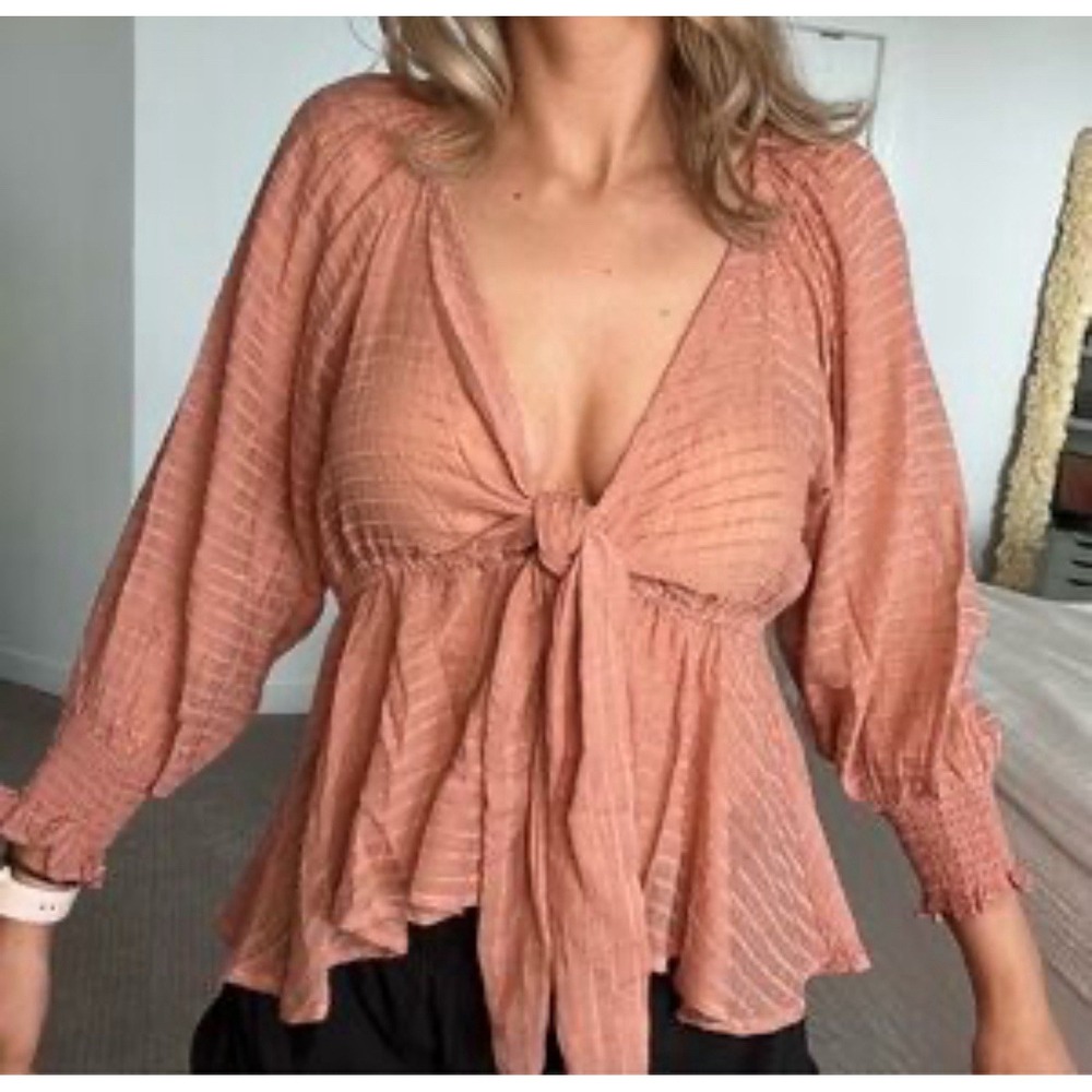NEW VICI Flawless Blouse Top Sz M‎ Peplum Long Sleeve Tie Front Crop Deep V Neck